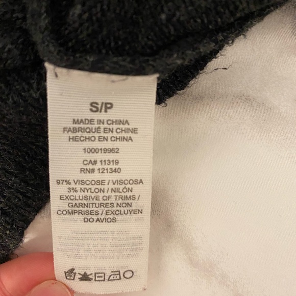 Size Small, Garage - Picture 2 of 2